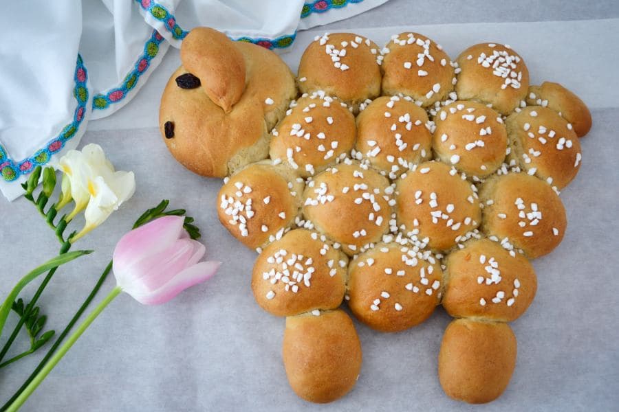 Rezept für ein Osterlamm aus Honig-Hefeteig / Lüneburger Heide