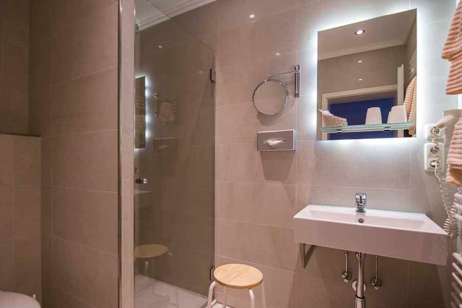 Bad (Beispiel 1) im Hotel Acht Linden in Egestorf