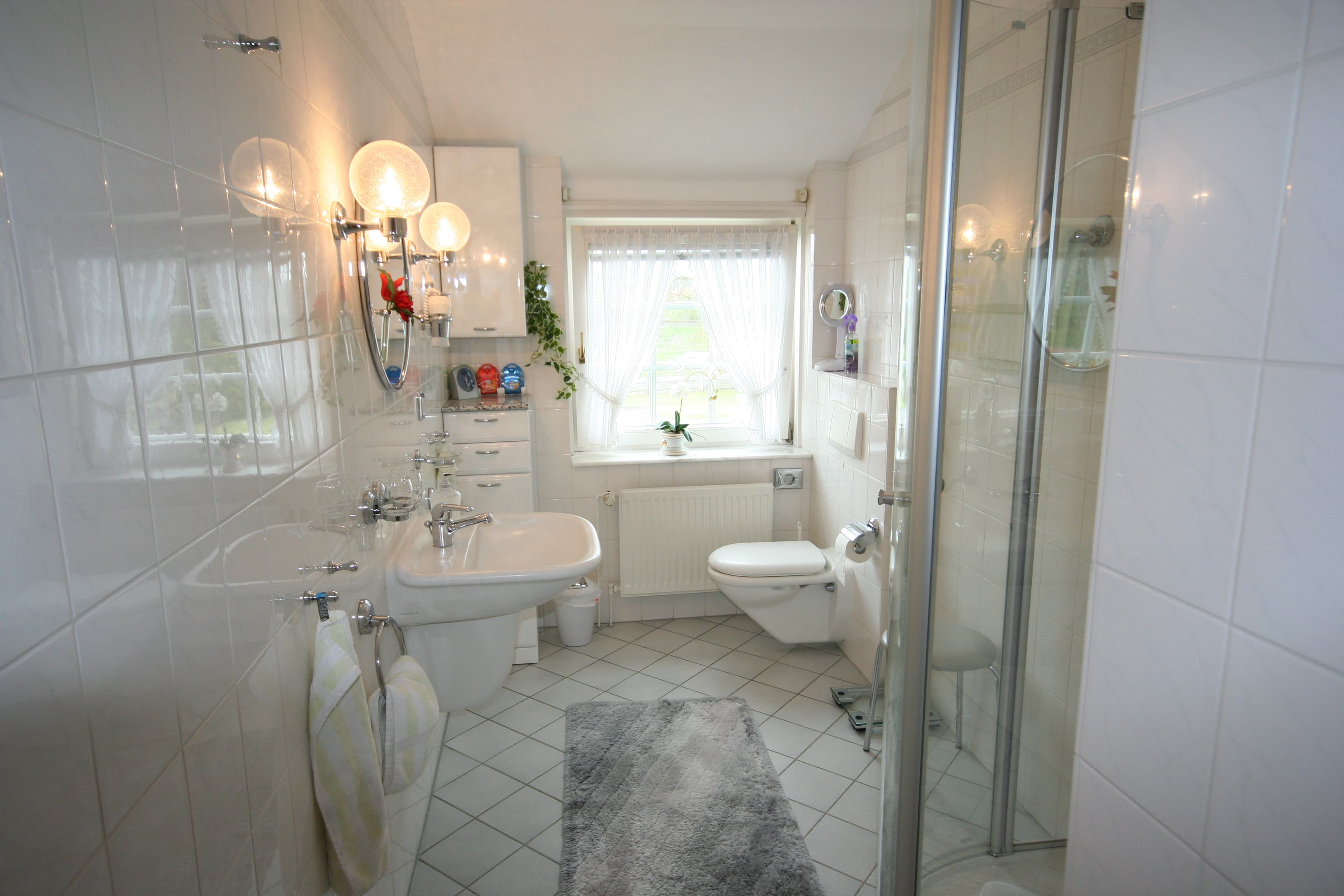 Bad FW links in der Ferienwohnung Landhaus Gartenstraße in Bispingen