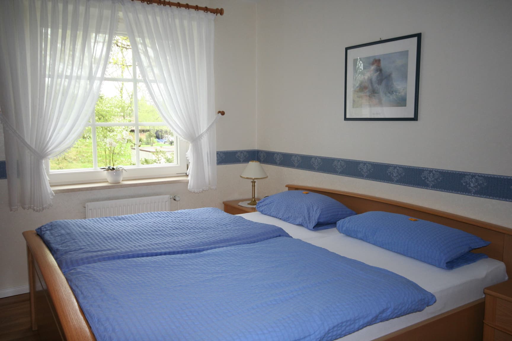 Schlafzimmer 1 FW rechts in der Ferienwohnung Landhaus Gartenstraße in Bispingen