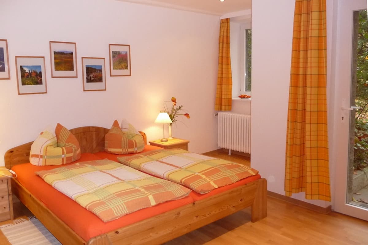 Schlafzimmer in der Ferienwohnung Rotkäppchen in Stübeckshorn