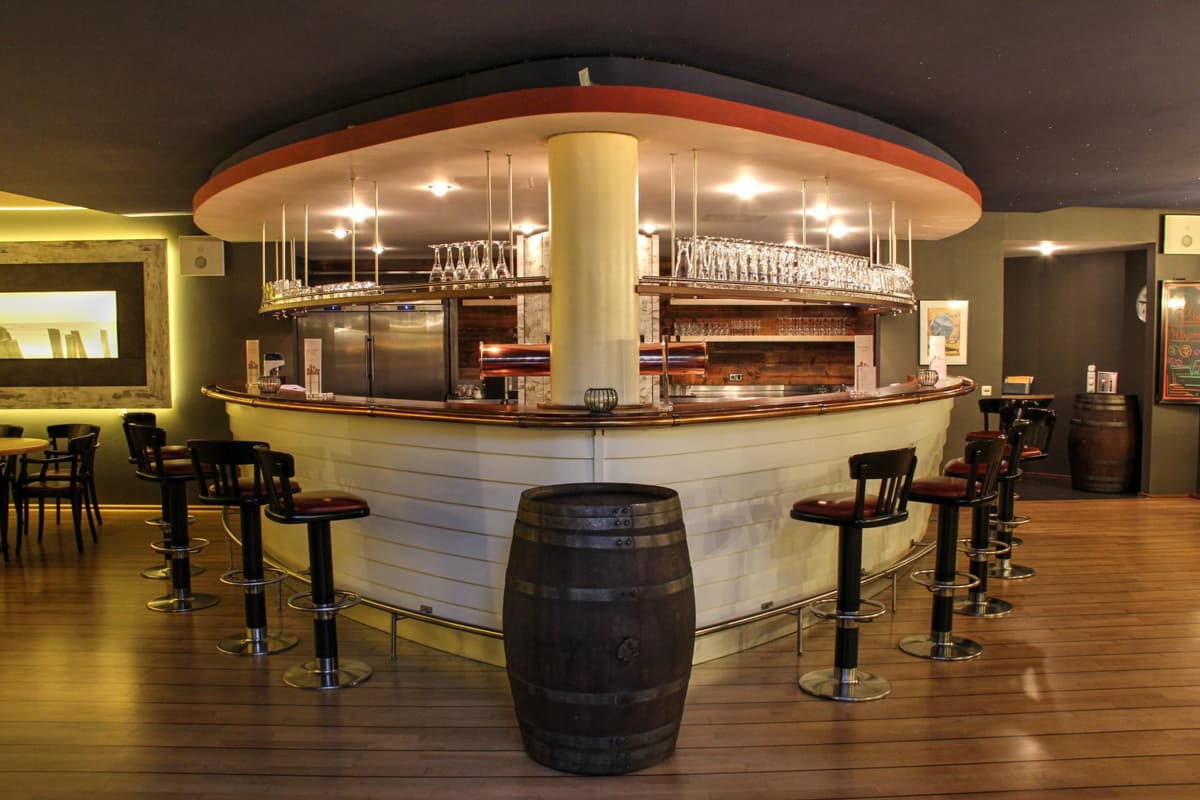 Die neugestaltete maritime Jan-Kimm-Deck Bar