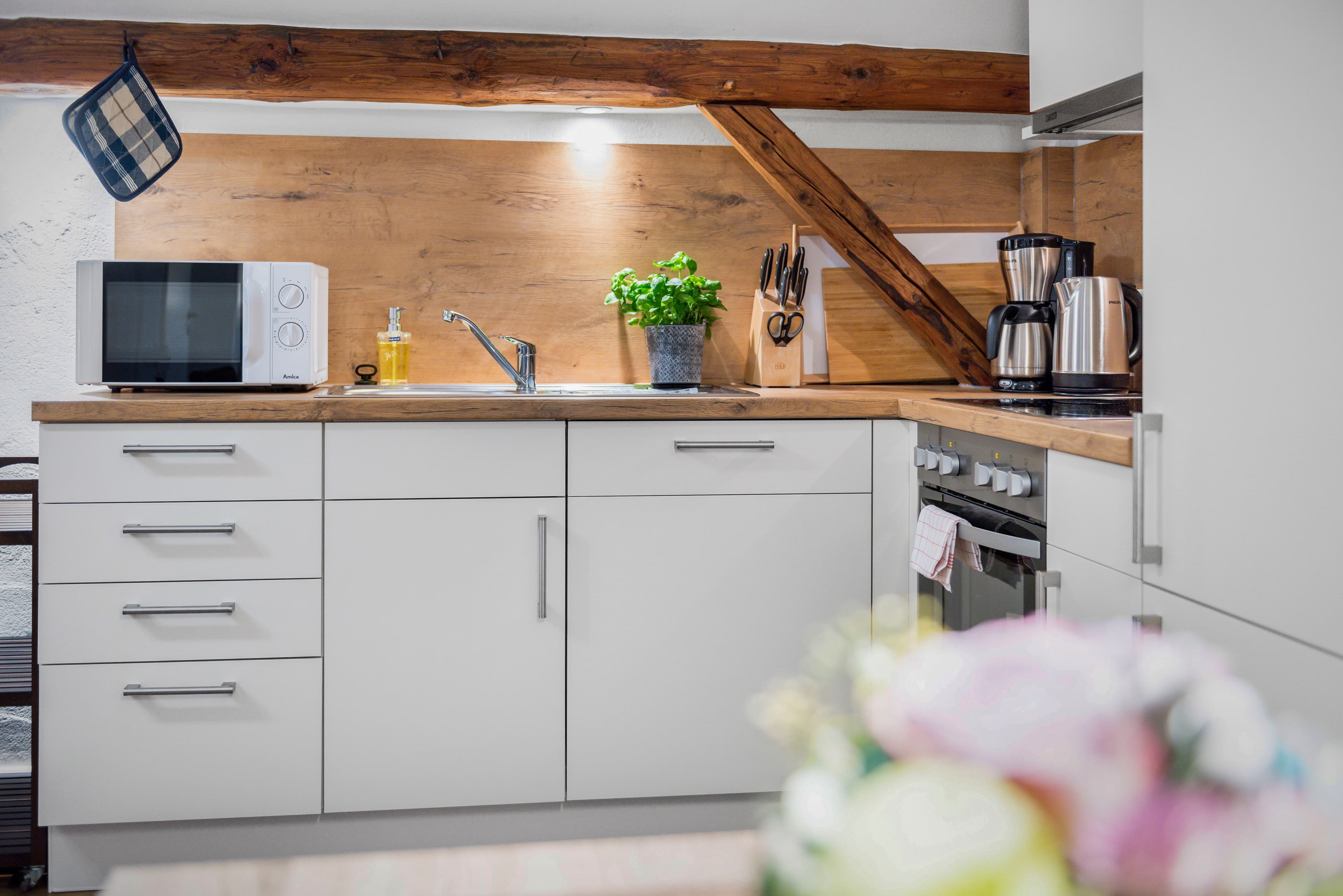 Die Küchenzeile der Ferienwohnung Lindenberg´s Kamp auf dem Heitmannshof in Rosengarten